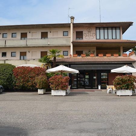 Hotel Pilotto Пескьера-дель-Гарда Экстерьер фото