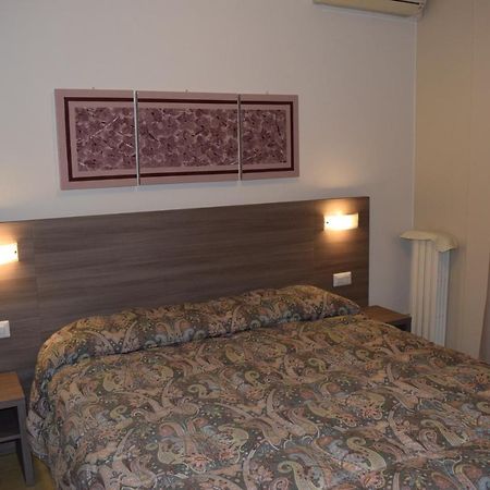 Hotel Pilotto Пескьера-дель-Гарда Экстерьер фото