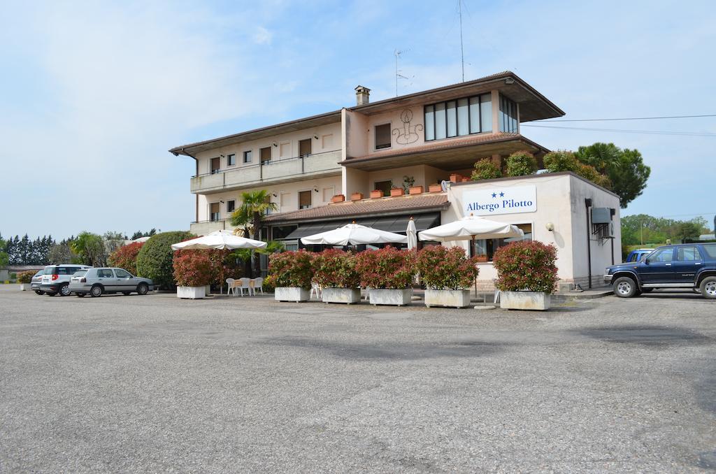 Hotel Pilotto Пескьера-дель-Гарда Экстерьер фото