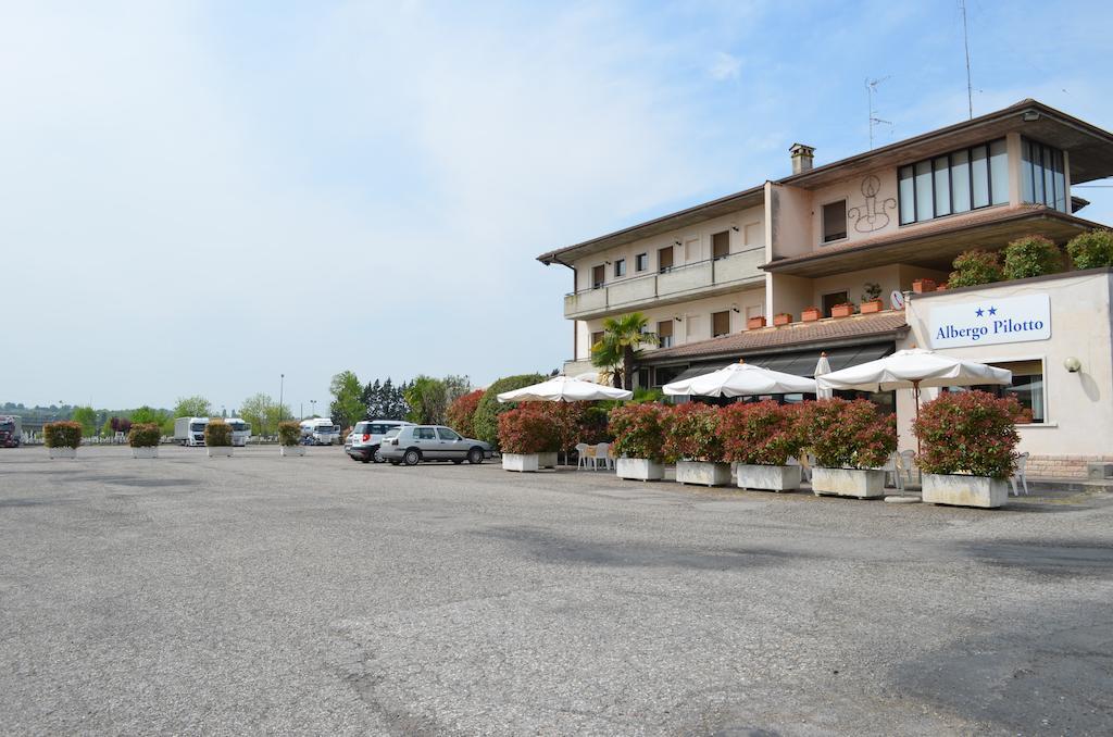 Hotel Pilotto Пескьера-дель-Гарда Экстерьер фото