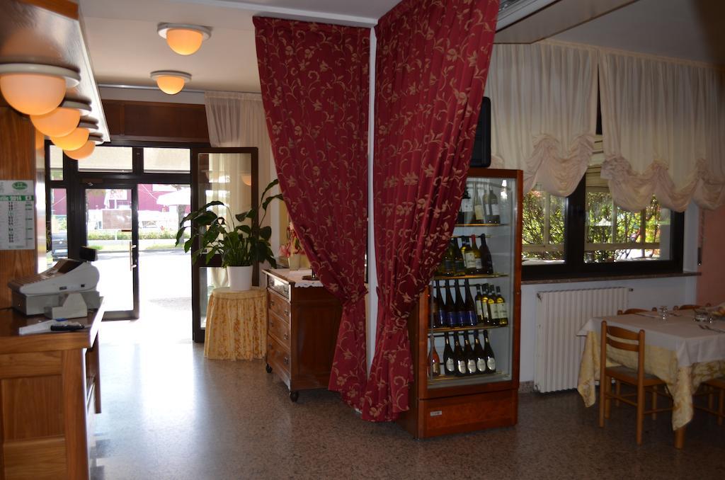 Hotel Pilotto Пескьера-дель-Гарда Экстерьер фото