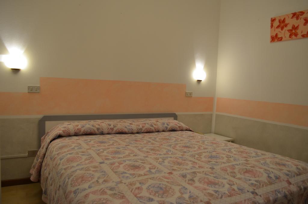 Hotel Pilotto Пескьера-дель-Гарда Экстерьер фото