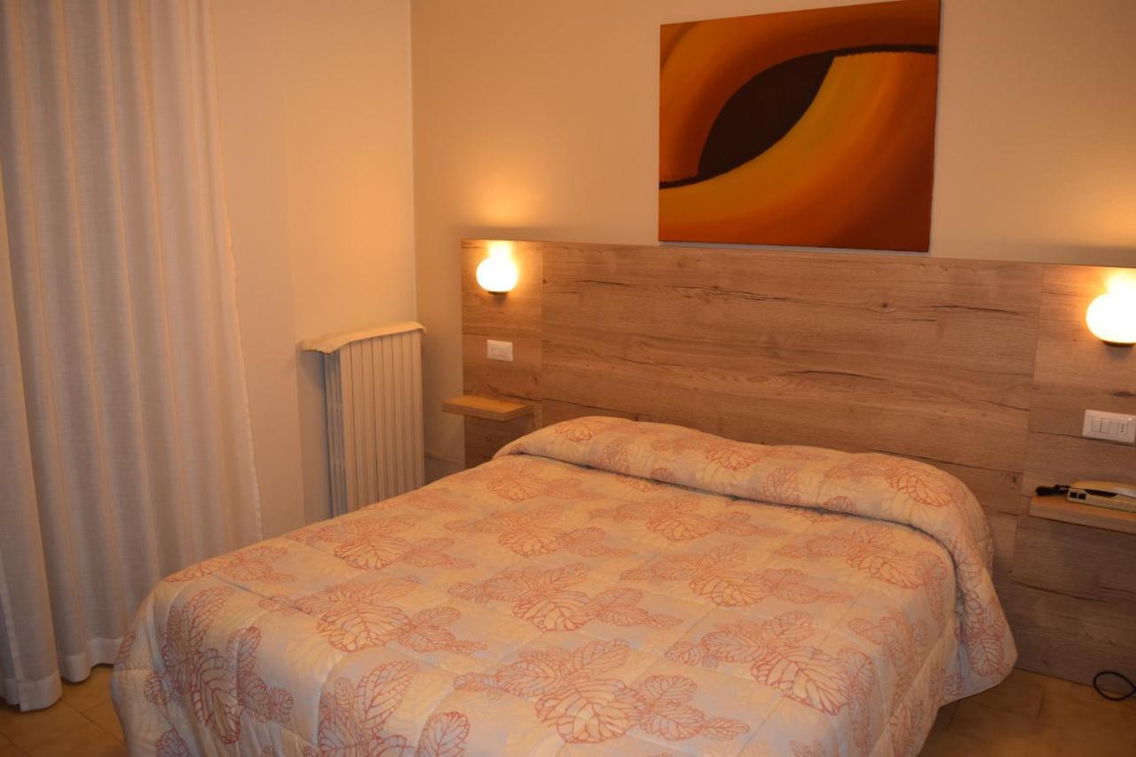 Hotel Pilotto Пескьера-дель-Гарда Экстерьер фото