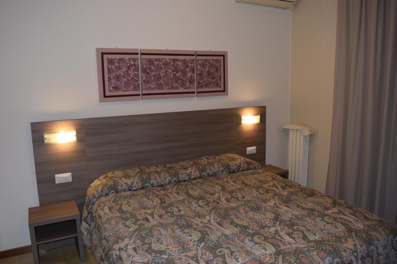 Hotel Pilotto Пескьера-дель-Гарда Экстерьер фото