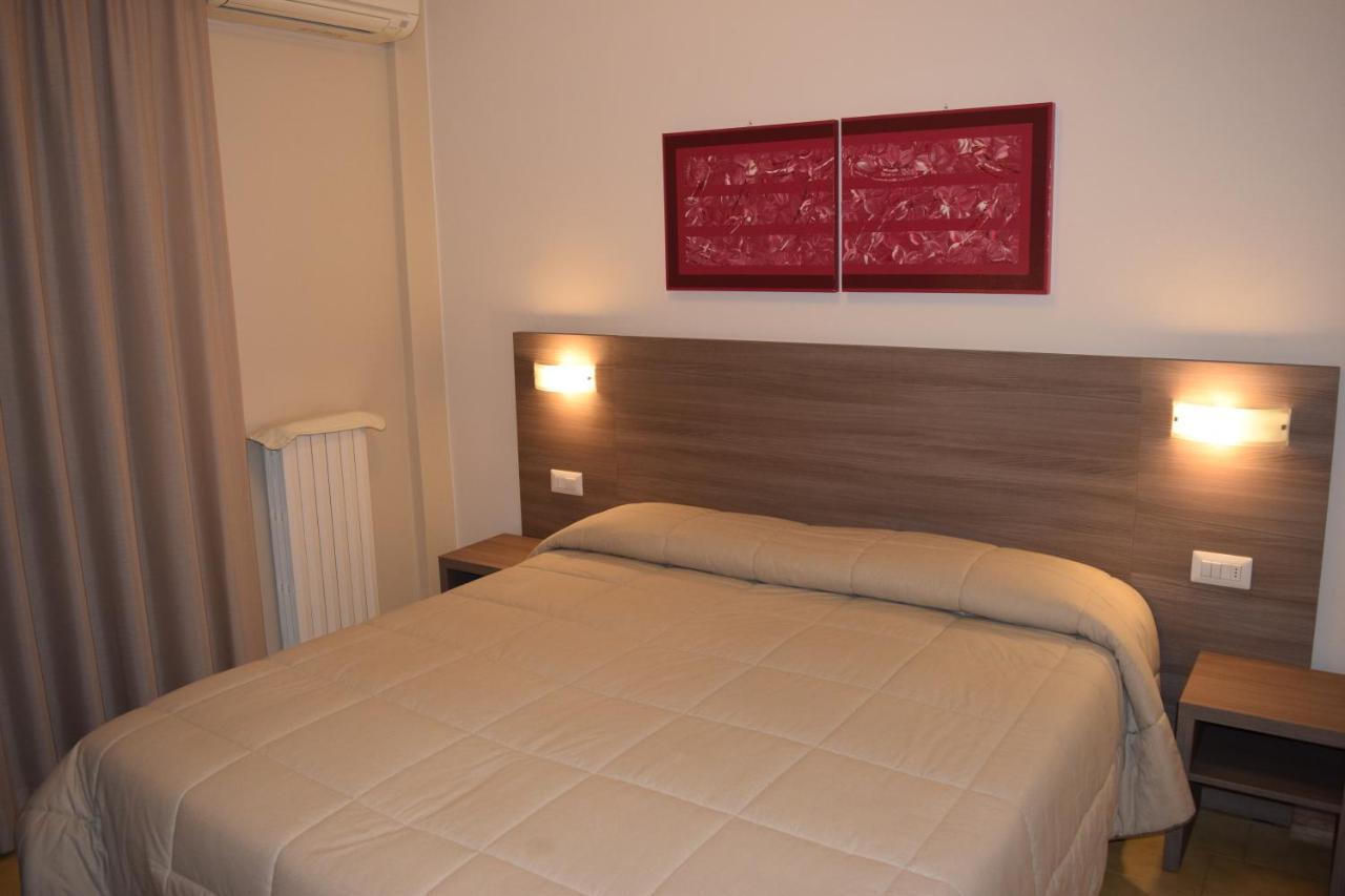 Hotel Pilotto Пескьера-дель-Гарда Экстерьер фото
